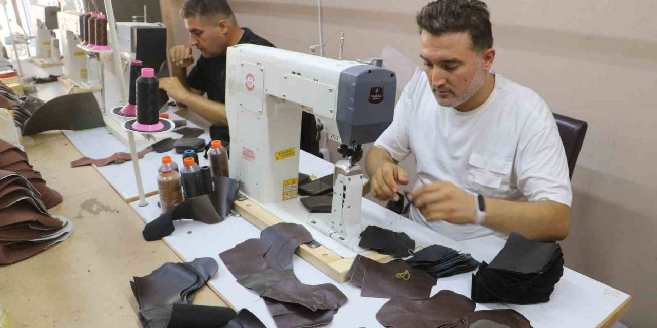 Günlük Bin Tl’ye Usta Bulamayan Enkaz Kentin Ayakkabı İmalatçıları, Üretmek İçin Destek Bekliyor