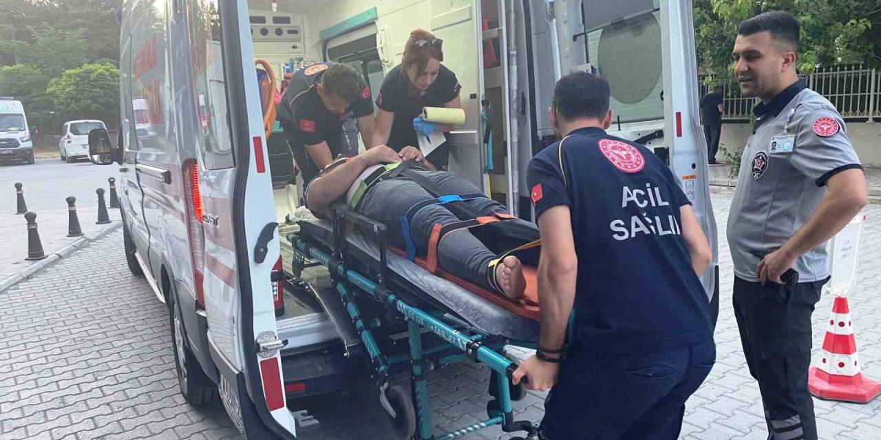 Konya’da Devrilen Tırın Sürücüsü Yaralandı
