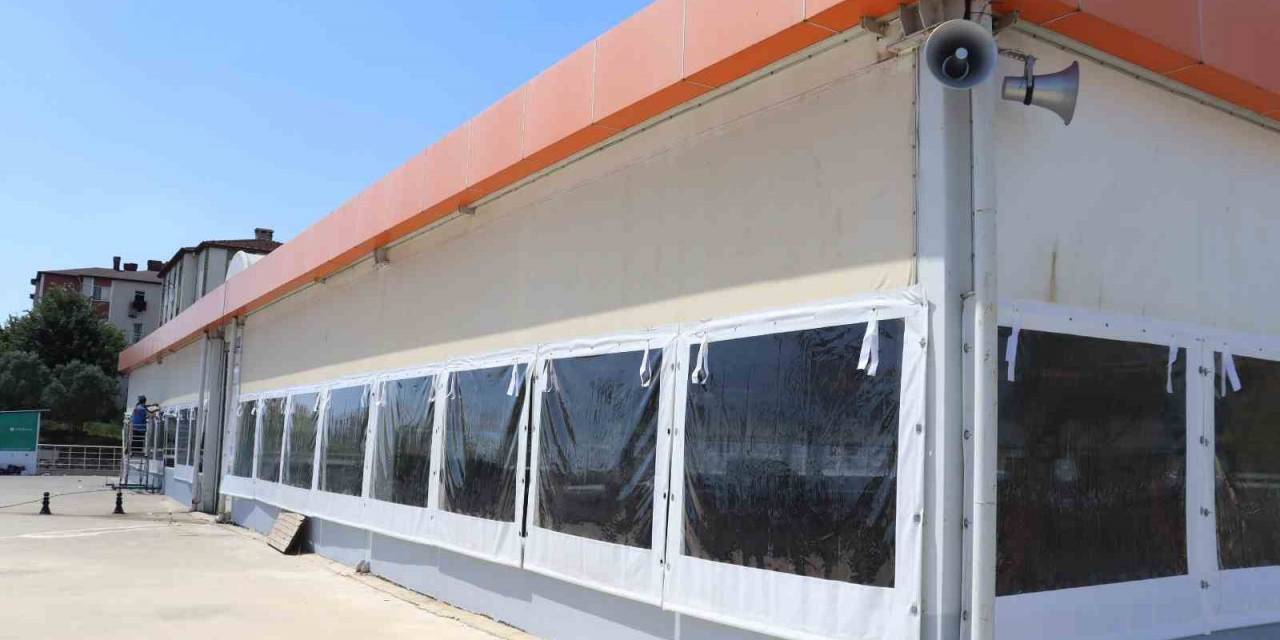 Ayazma Kapalı Pazar Alanı’nın Brandaları Yenilendi