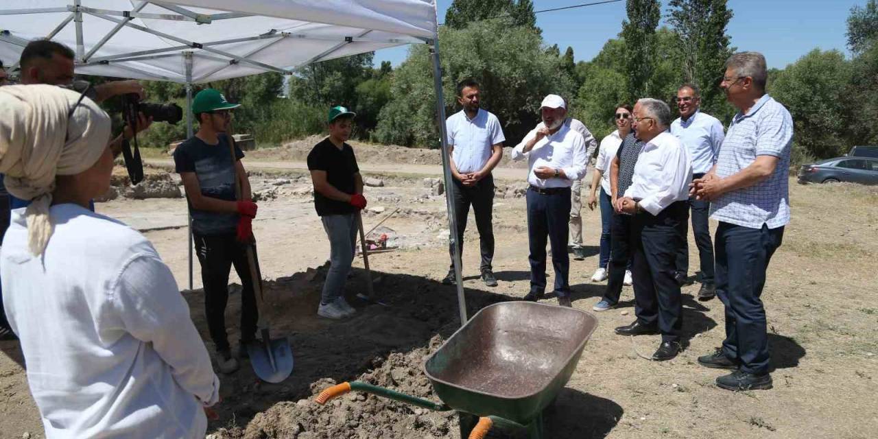 Başkan Büyükkılıç, Keykubadiye Sarayı’ndaki Kazı Çalışmalarını İnceledi