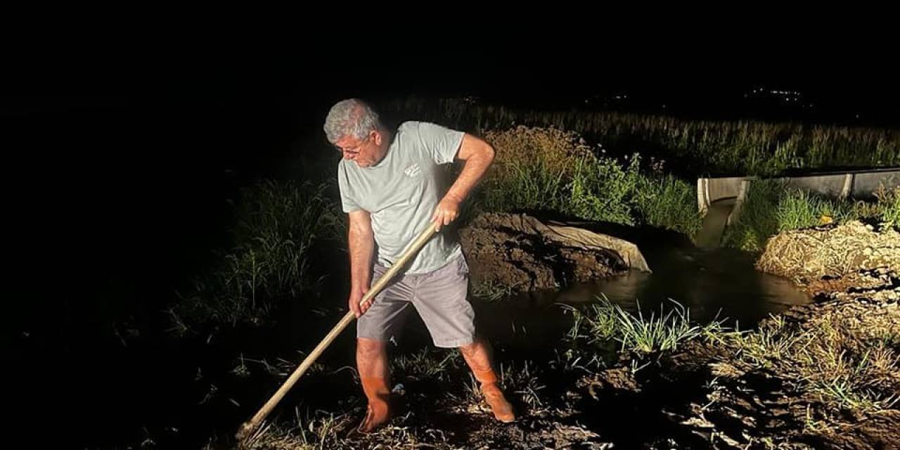 Vekillik Vazifesini Tamamlayan Posacı, Küreğini Eline Aldı