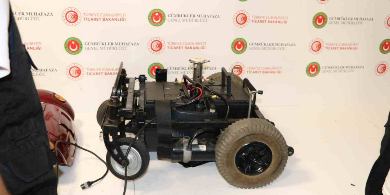 Tekerlekli Sandalyenin Aküsüne Gizlenmiş 8 Kilogram Uyuşturucu Yakalandı