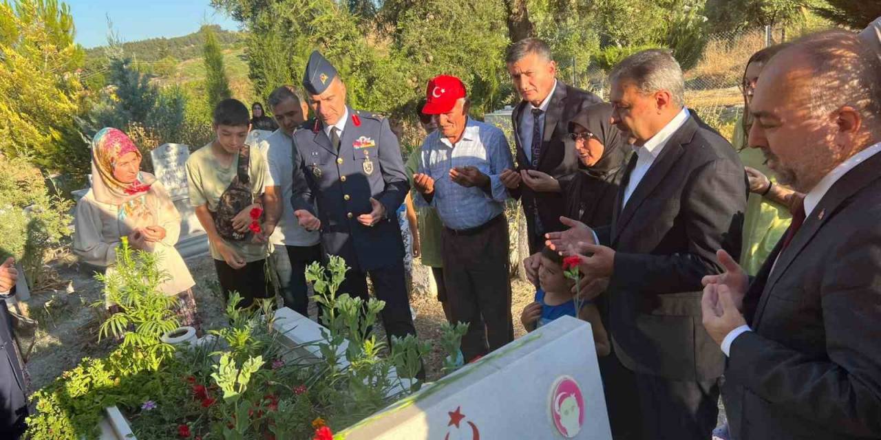 15 Temmuz Şehidi Turgut Solak’ın Kabrine Ziyaret