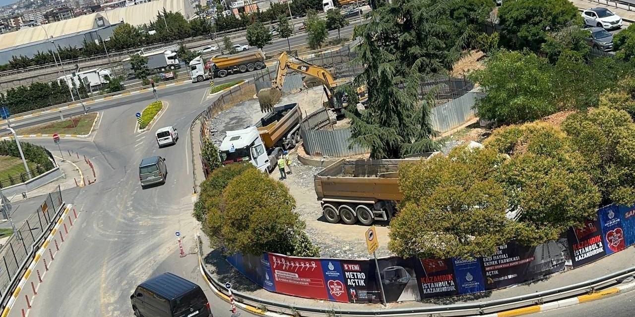 İbb, Molozla Kapattığı Metro Şaft Tünelini Yeniden Açıyor
