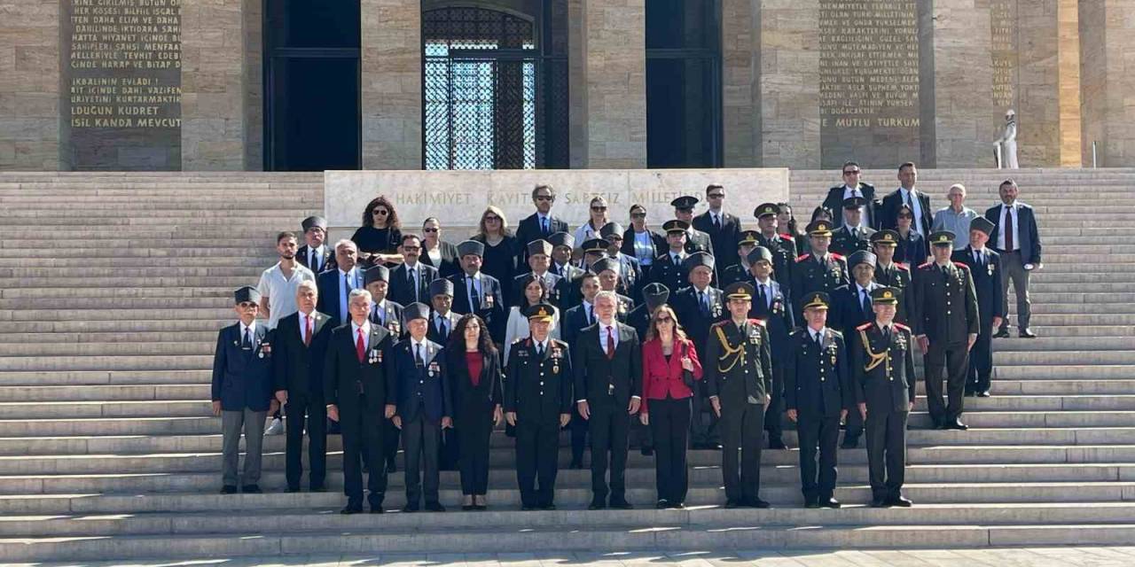 Kktc Büyükelçiliği, Barış Ve Özgürlük Bayramı’nın 49’uncu Yılında Anıtkabir’de