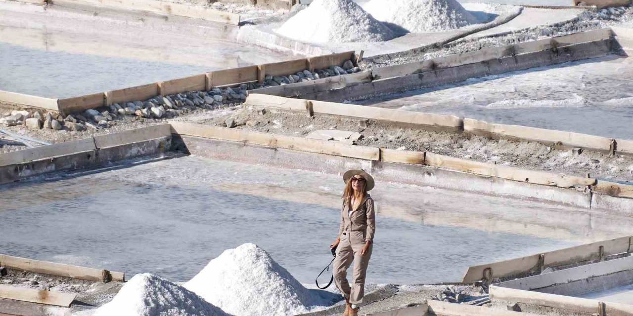 Asırlık Tuz İşletmesi İki Ünlü Fotoğrafçının Ziyaretine Ev Sahipliği Yaptı