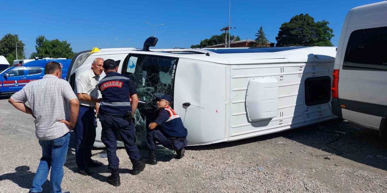 Samsun’da İşçi Servisi Minibüsü Kaza Yaptı: 19 Yaralı