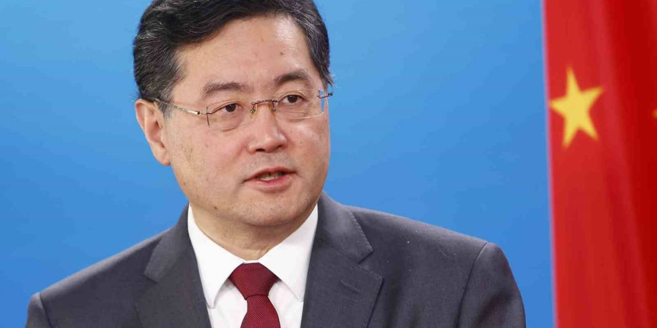 Kayıp Çinli Bakan Qin’in Evlilik Dışı İlişki Yaşadığı İddiaları Gündemde