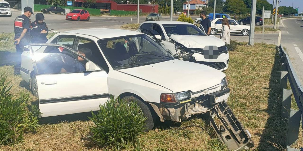 Rize plakalı otomobil Samsun'da kaza yaptı 4 yaralı