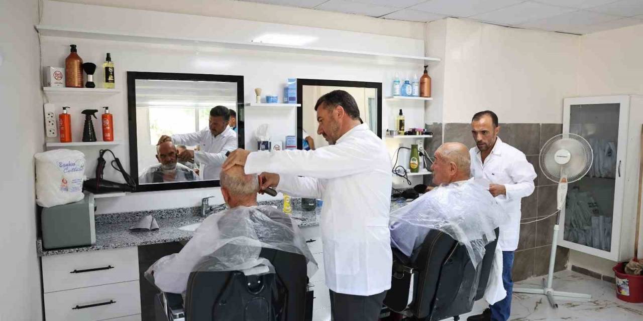 60 Yaş Üstü Vatandaşlara Ücretsiz Berber Ve Sağlık Taraması Hizmeti