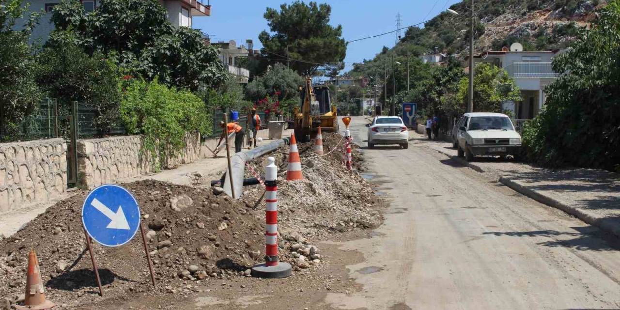 Finike’de, Eskiyen İçme Suyu Boru Hattı  Yenileniyor