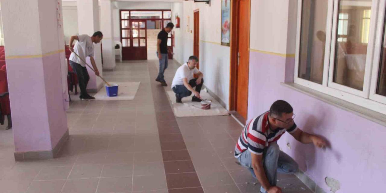 Karapınar’da Öğretmenler Okullarını Yeni Eğitim Ve Öğretim Yılına Hazırlıyor