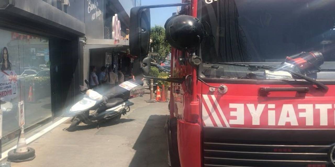 Mhp İl Başkanlığı’nın Bulunduğu Binada Yangın Paniği