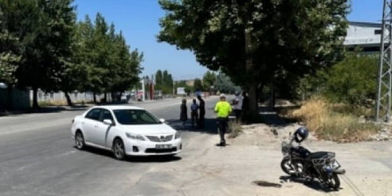 Otomobil İle Motosiklet Çarpıştı: 1 Ağır Yaralı