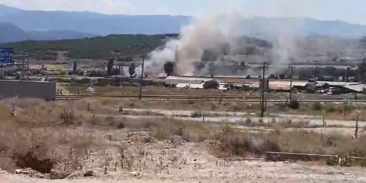 Biçerdöver Çalışırken Tarlada Çıkan Yangında 5 Dönümlük Ekili Arazi Zarar Gördü