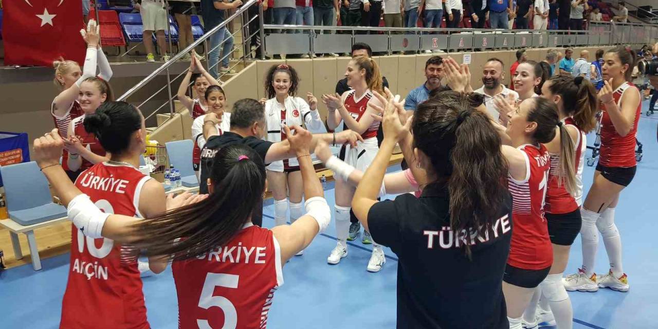 Avrupa Voleybol Şampiyonası’nda Çifte Sevinç