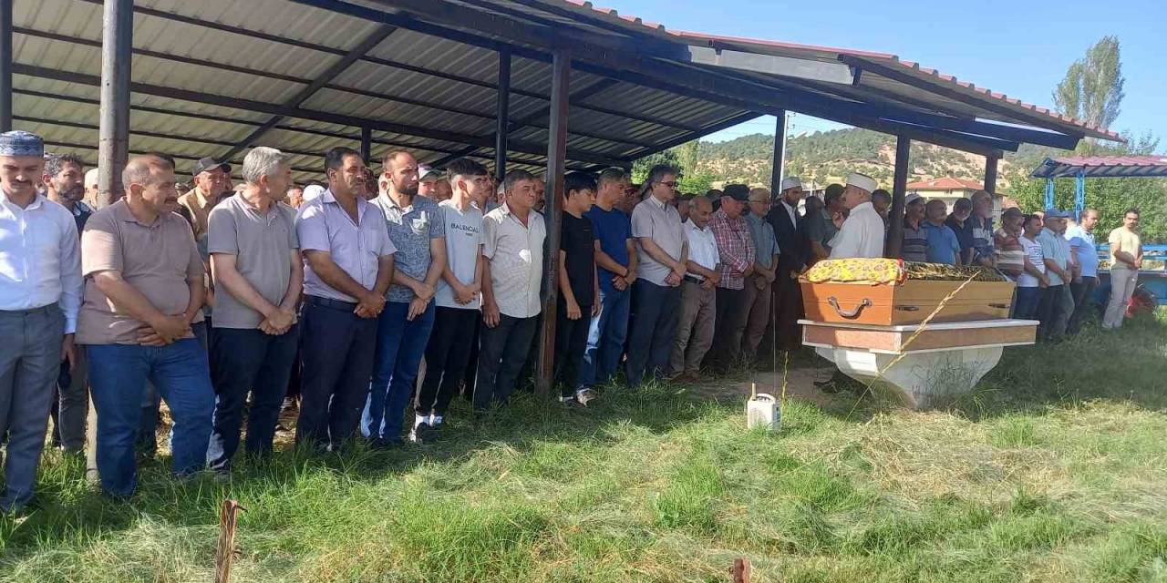 Buzulda Kaybolan Hakime Koç’un Cenazesi Memleketi Kütahya’da Toprağa Verildi