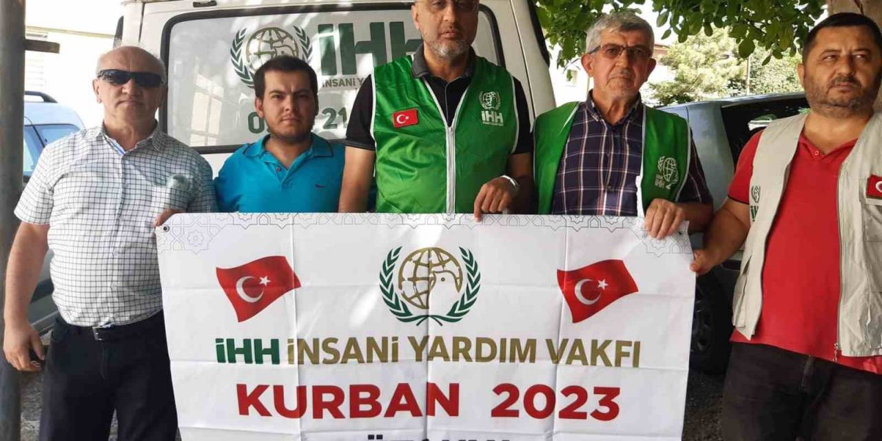 Kütahya İhh İnsani Yardım Derneği, 300 Aileye Kurban Eti Dağıttı