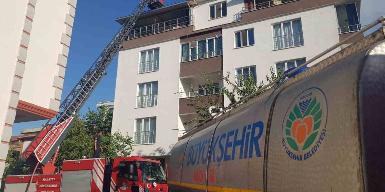 Malatya’da Korkutan Çatı Yangını