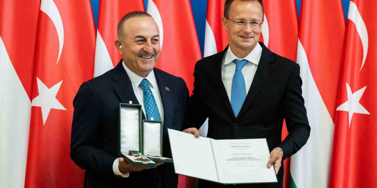 Eski Dışişleri Bakanı Çavuşoğlu’na Macaristan’dan ‘liyakat Nişanı’ Madalyası