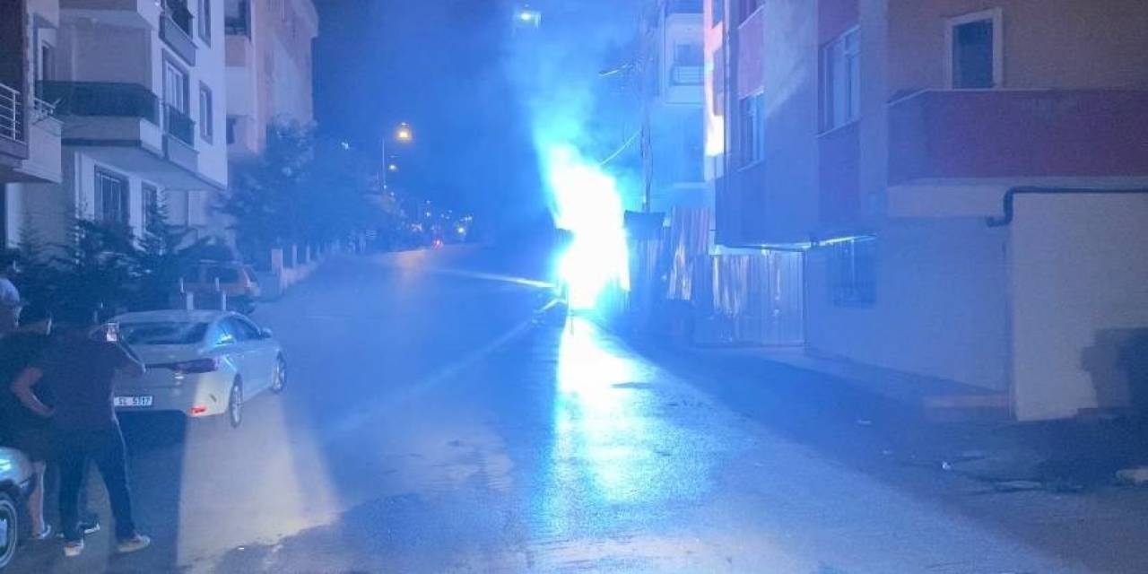 Elektrik Panosu Patladı, Sokak Aydınlandı