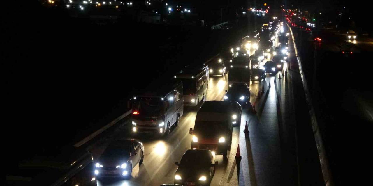 Tem’deki Yol Çalışması D-100’e Yansıdı: Uzun Araç Kuyrukları Oluştu