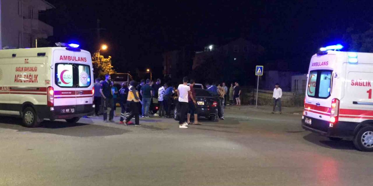 Düğün Konvoyunun Önünün Kesildiği İddiasıyla Kavga Çıktı