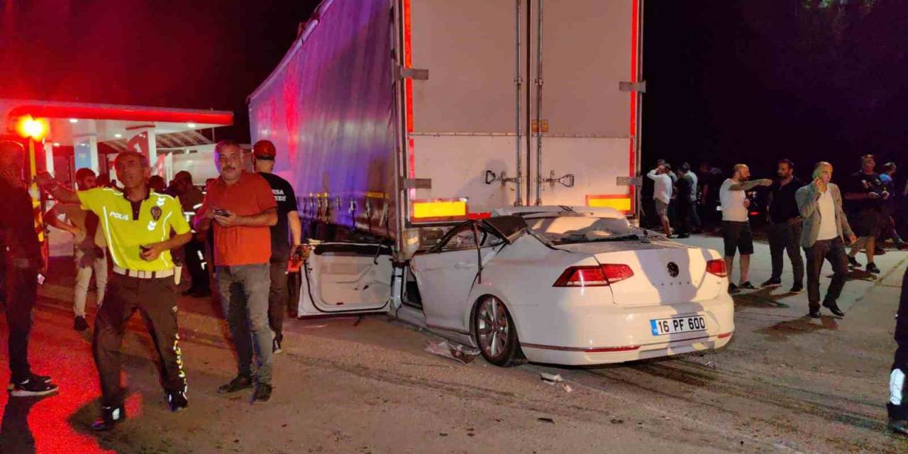 Tırın Altına Giren Otomobilin Sürücüsünün Öldüğü Kaza Kamerada