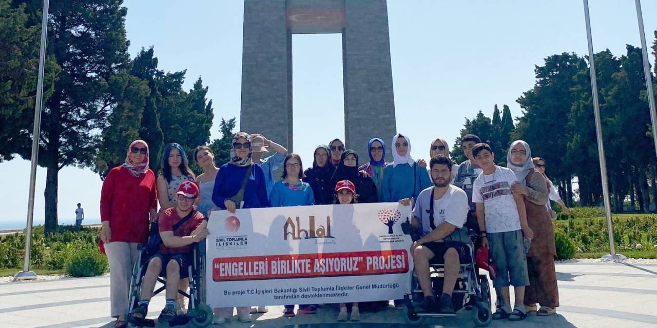 Ahlatlı Engelliler Çanakkale’yi Gezdi