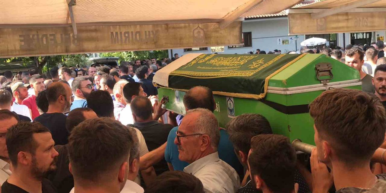 Otomobiliyle İnşaata Uçan Genç Toprağa Verildi