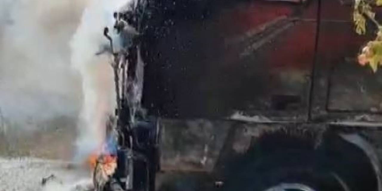 Alev Alan Tır Kullanılamaz Hale Geldi