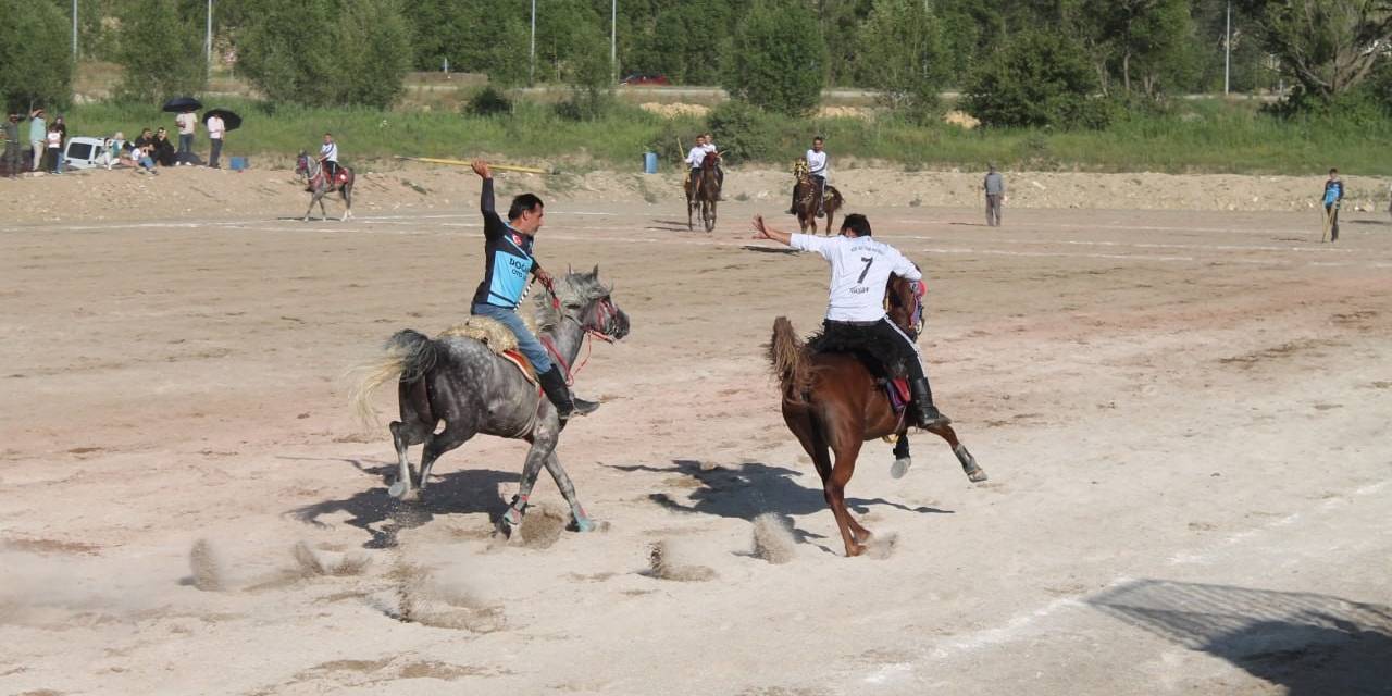 Ciritçiler Bu Kez Dede Korkut Şölenleri İçin Atları Dörtnala Sürdüler