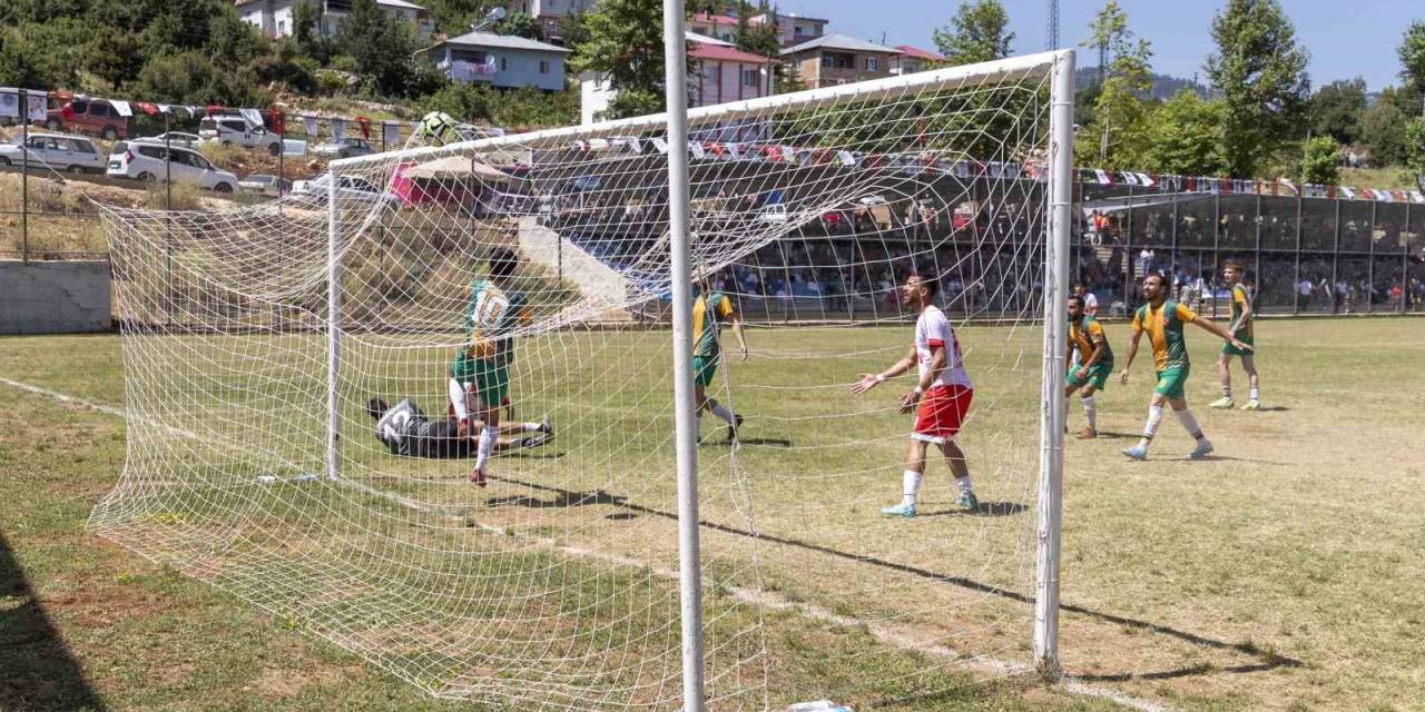 Mersin’de Geleneksek Fındıkpınarı Futbol Turnuvası Başladı