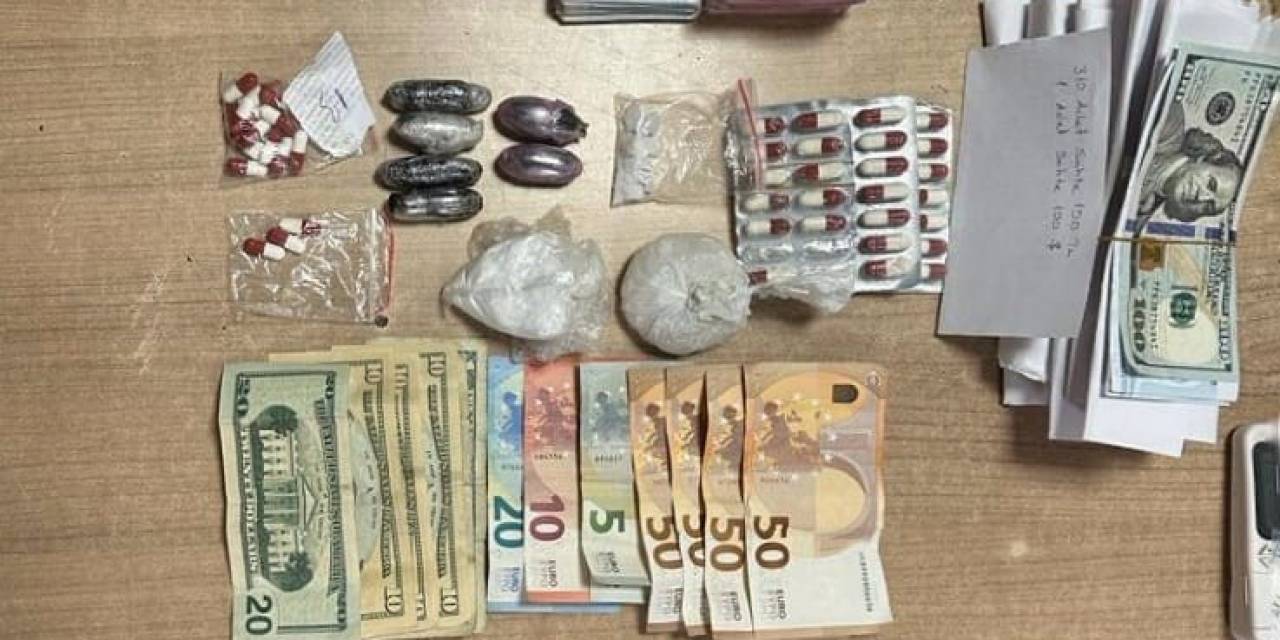 Fatih’te Uyuşturucu Ticareti Polise Takıldı: Oyuncak Ayıdan Para Ve Uyuşturucu Çıktı