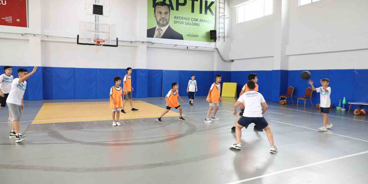 Adana Yüreğir Yaz Spor Okulları 9 Bin 200 Çocuğa Eğitim Veriyor