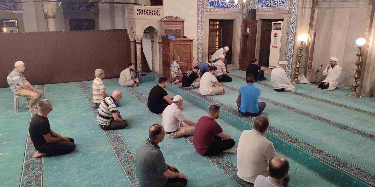 Manisa Muradiye Camii’nde Mesnevi Sohbetleri