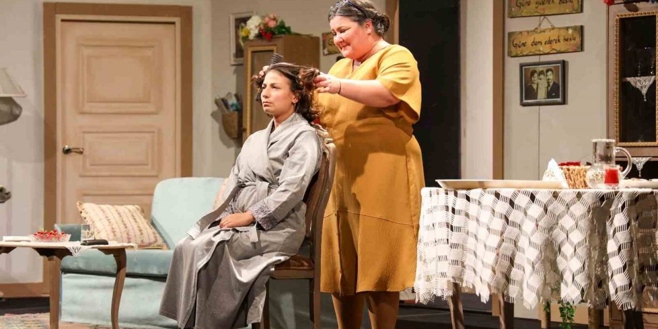 Mersin Şehir Tiyatrosu, Uşaklı Sanatseverlerle Buluştu