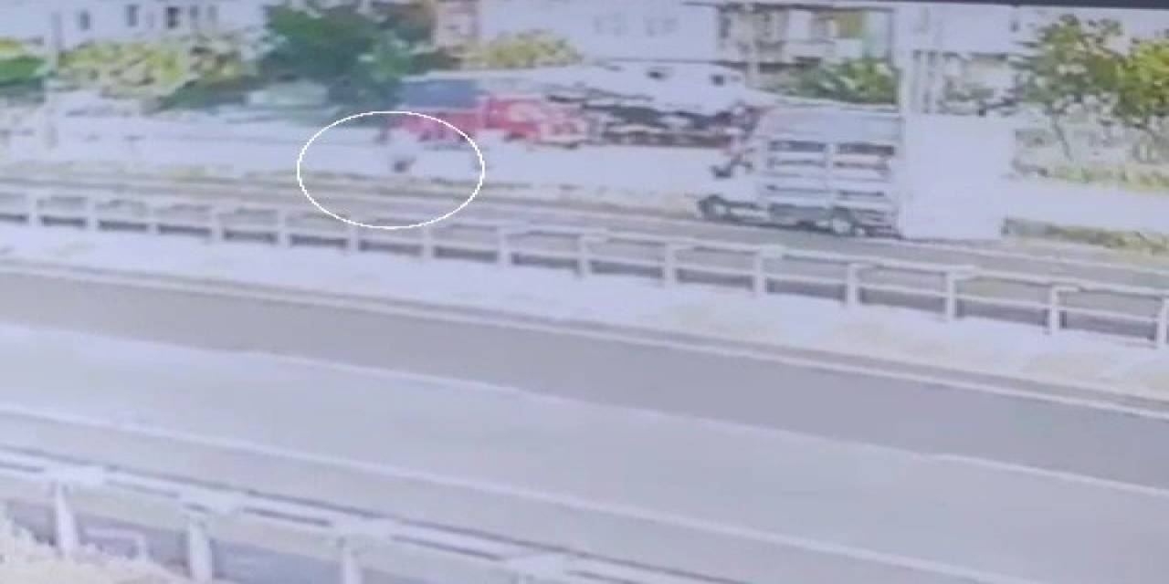 Tekirdağ’da Feci Kaza Kamerada: Kamyonet Yayaya Çarptı, 1 Kişi Öldü 2 Kişi Yaralandı