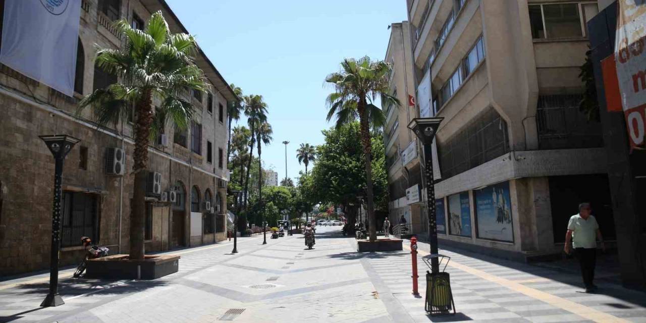 Sıcak Hava, Mersin’de Şehir Merkezini Boşalttı