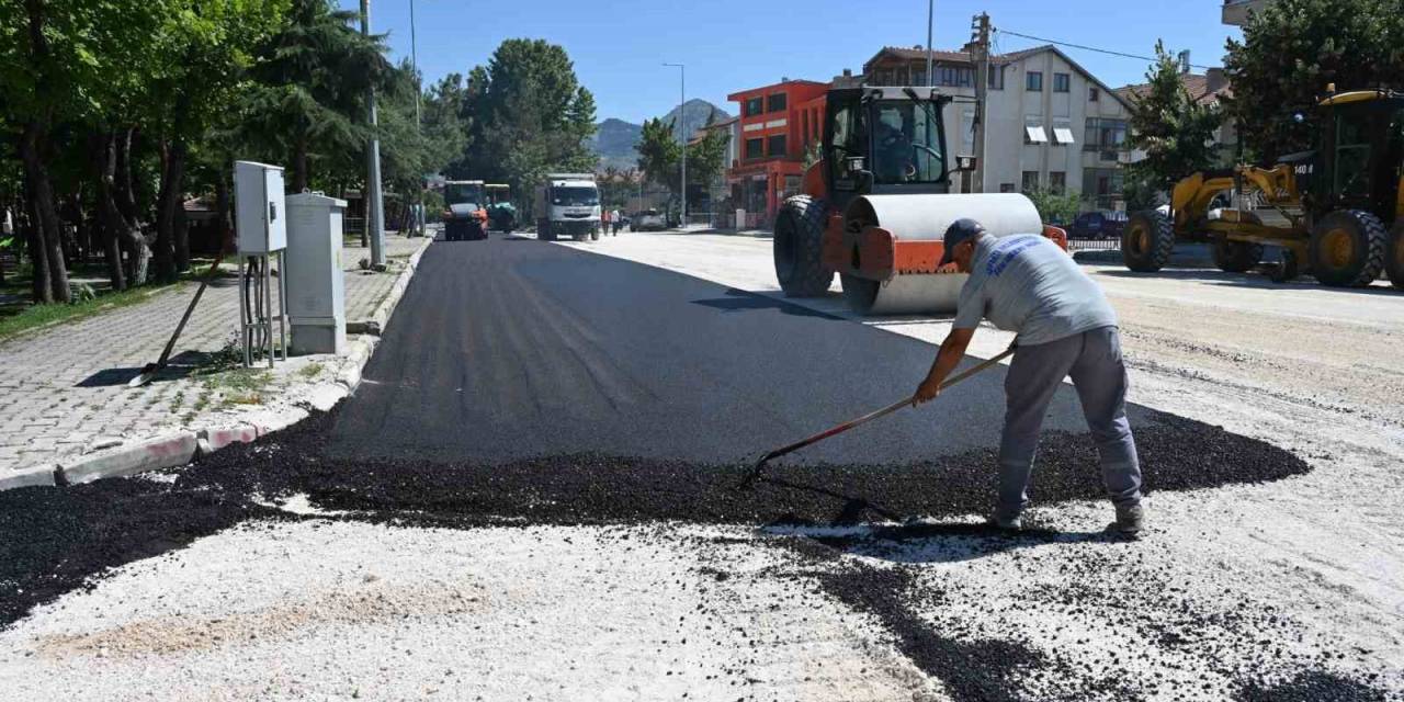 Isparta Belediyesi Asfalt Çalışmalarına Devam Ediyor