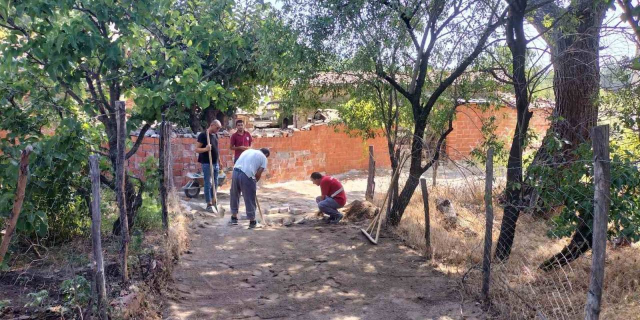 Kırsalda Sokaklar Parke Taş İle Örülüyor
