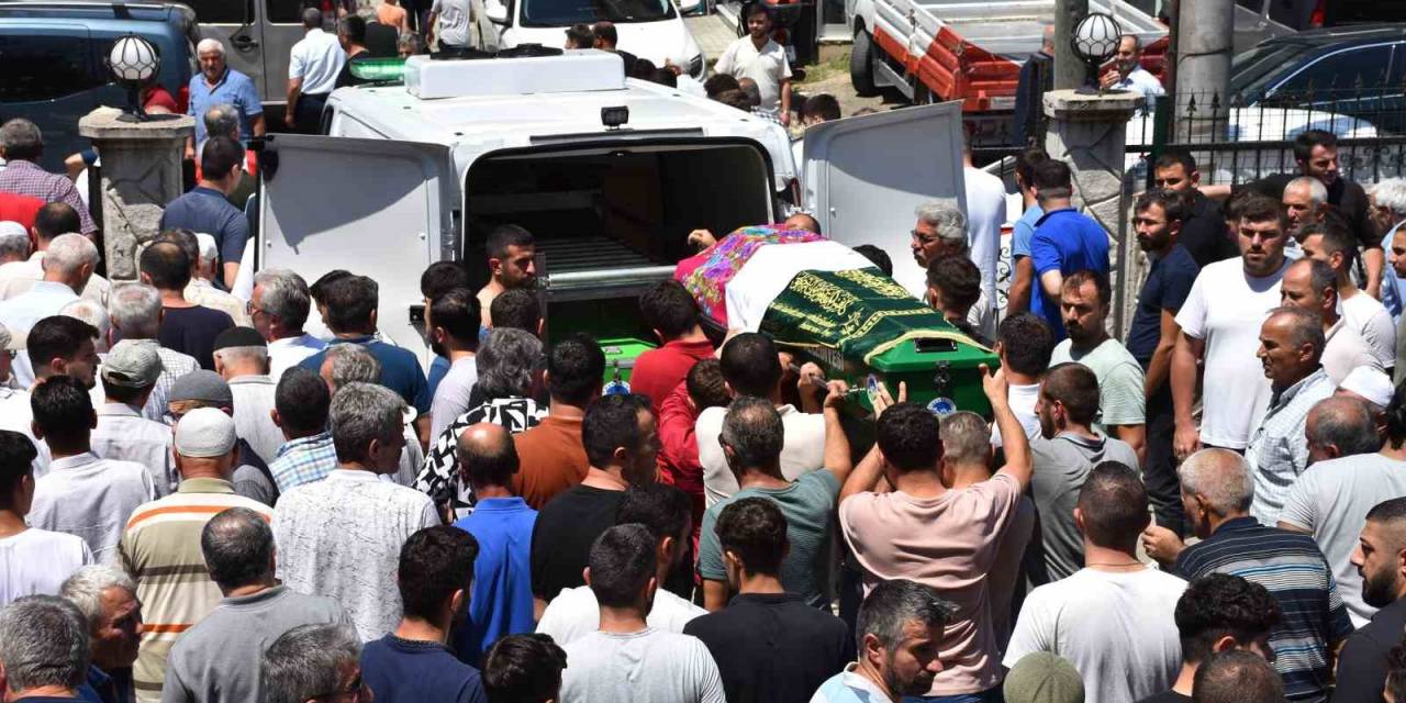Traktör Kazasında Hayatını Kaybeden Kadın Defnedildi
