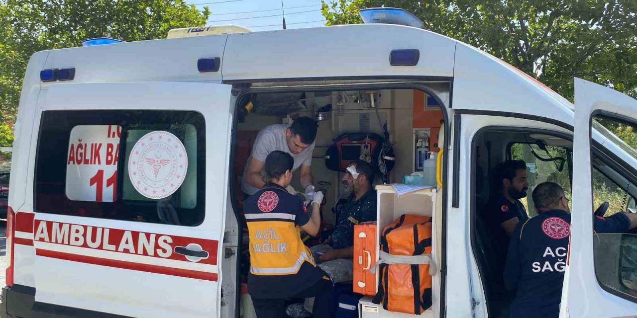 Trafikte Yol Verme Kavgasında Muştalı Saldırı: 1 Yaralı