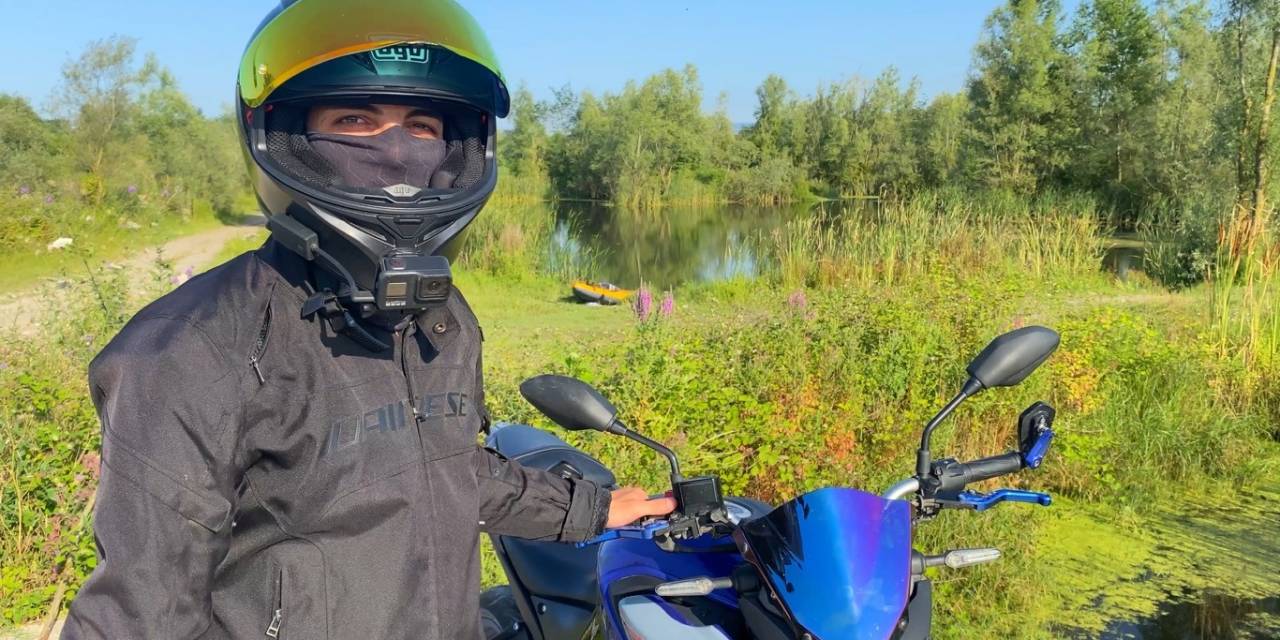 Trafik Polisinden Hız Yapan Motosikletli Gence Baba Öğüdü: "ölürsen Anne Ve Babana Ne Diyeceğiz?"