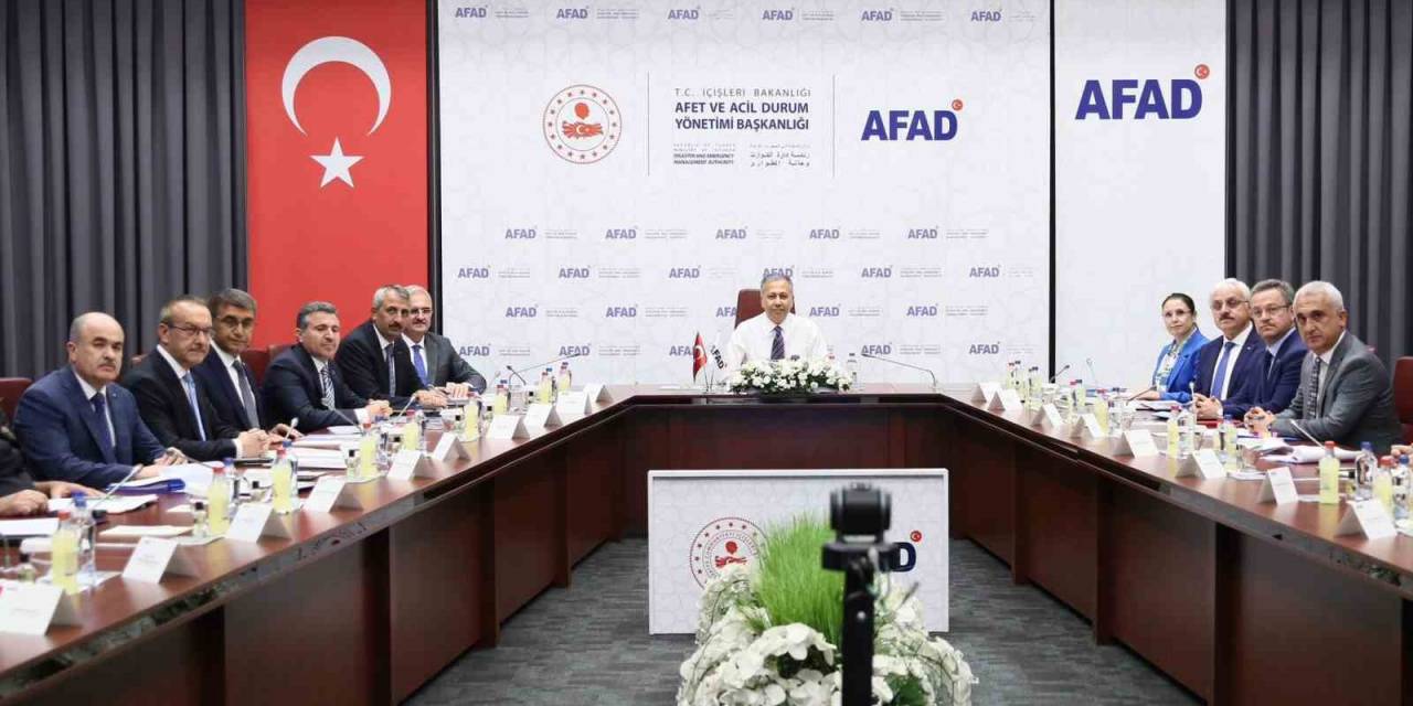 Bakan Yerlikaya, 10 İlin Valisiyle "karadeniz Bölgesi Sel Ve Su Baskınları Değerlendirme Toplantısı" Yaptı