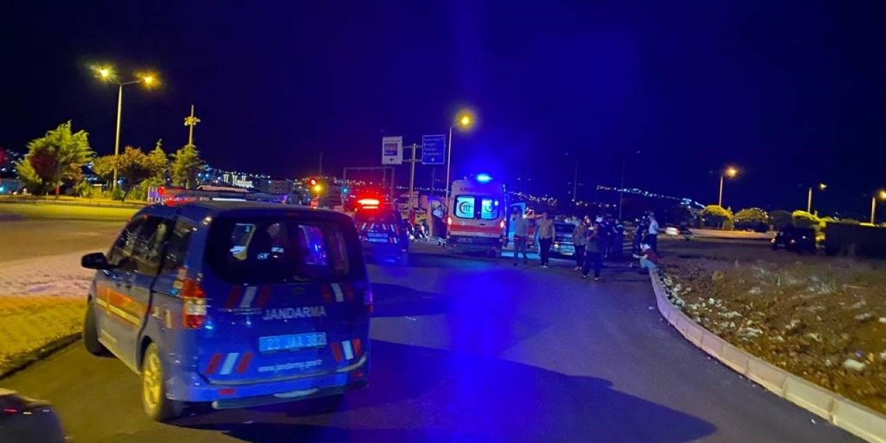İki Otomobil Kafa Kafaya Çarpıştı: 1’i Bebek 5 Yaralı