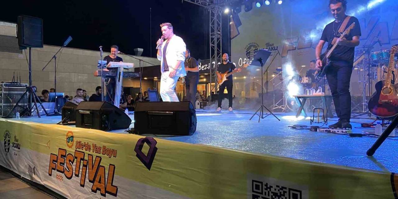 Burak Kut Şilelileri Şarkılarıyla Coşturdu