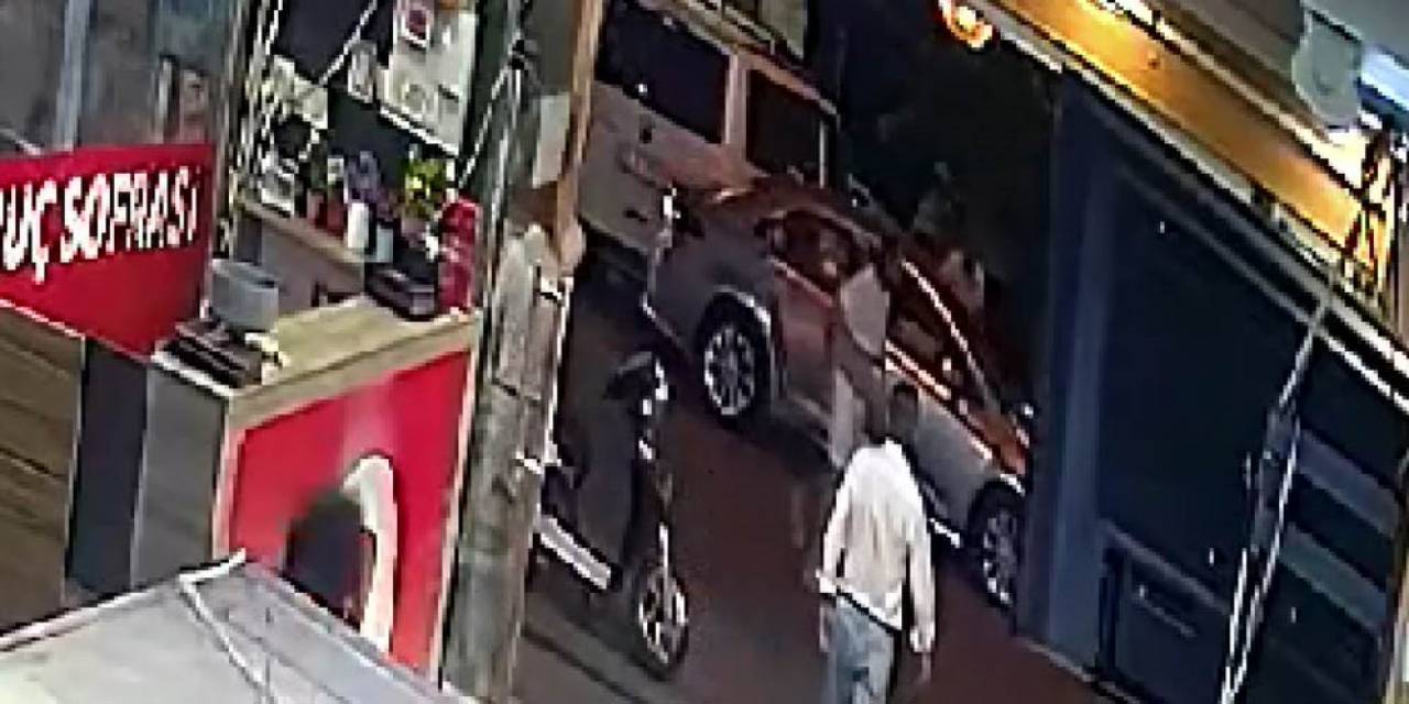 Esenyurt’ta Trafik Magandası Yol Kenarındaki Kadına Çarpıp Kaçtı