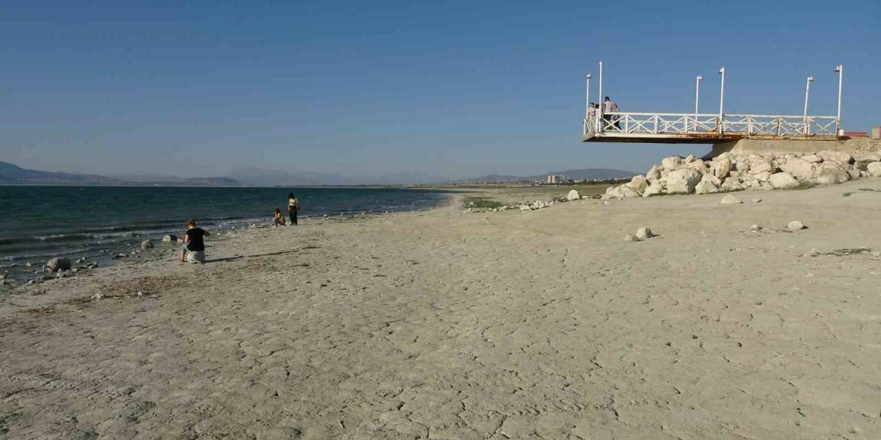 Kuraklıkla Boğuşan Burdur Gölü Son Elli Yılda Üçte Birini Kaybetti