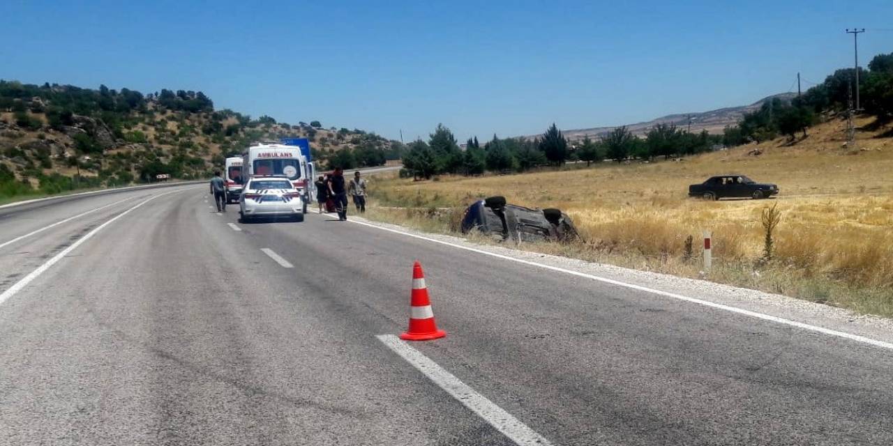 Otomobil Şarampole Devrildi: 3 Yaralı